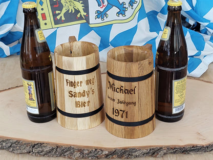 Personalisierter Hochwertiger schlanker Bierkrug aus geölter Eiche - rustikaler Humpen-Krug